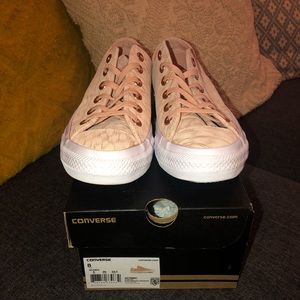 Converse Sneakers in Dusk Pink